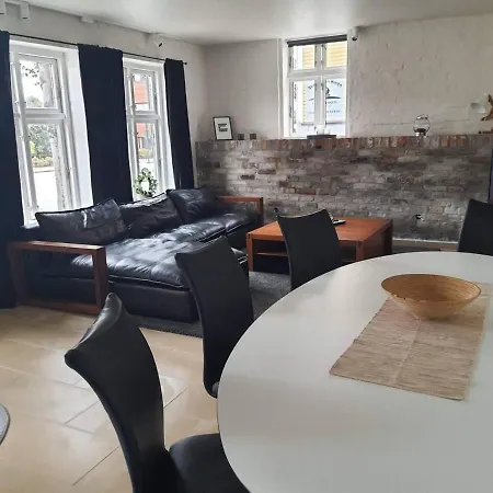 Remarkable 2-bed Ap Next To Central Station Apartment
